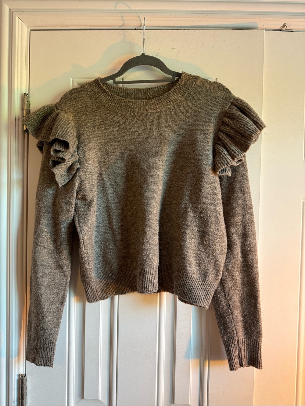 Ruffle Shoulder Knit Sweater - brown